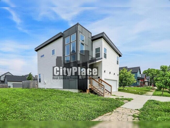 Building Photo - 2008 Yandes St