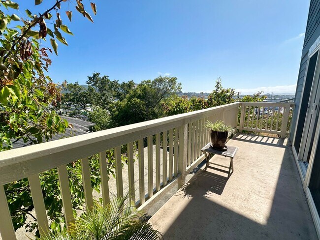 Building Photo - San Rafael Hillside Retreat