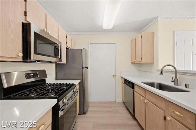 Building Photo - 7885 W Flamingo Rd