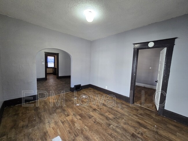 Building Photo - 208 Clay St