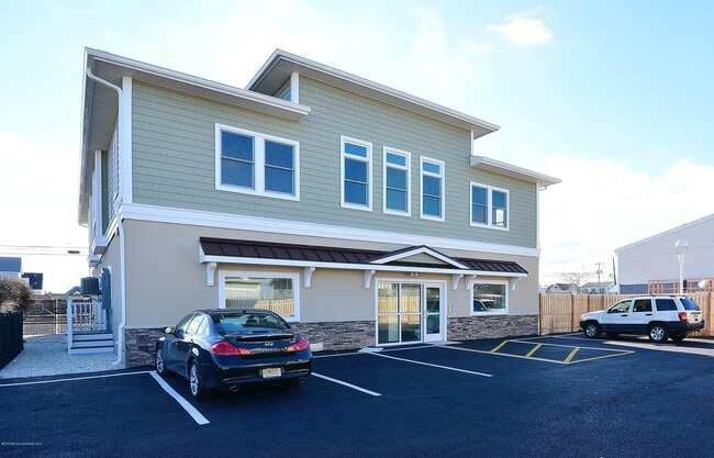 Building Photo - 46 Channel Dr