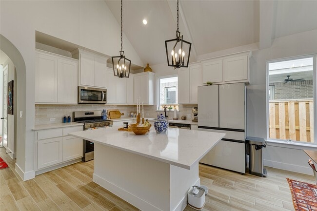 Building Photo - 617 Buckaroo Dr
