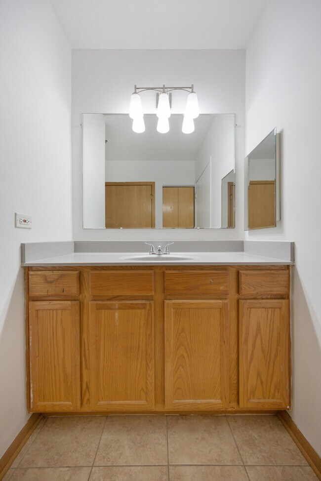 Building Photo - 881 N Swift Rd