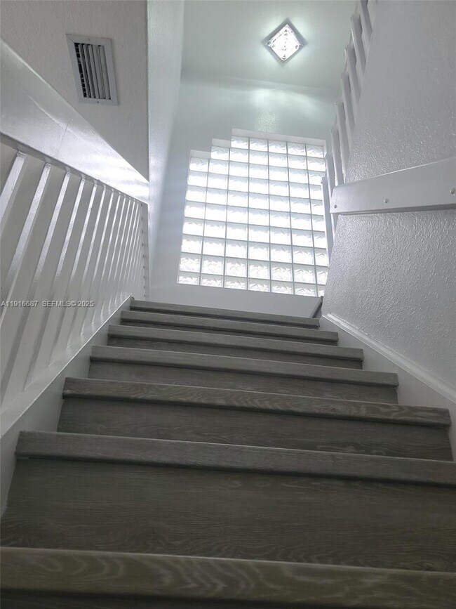 Building Photo - 14765 SW 132nd Pl