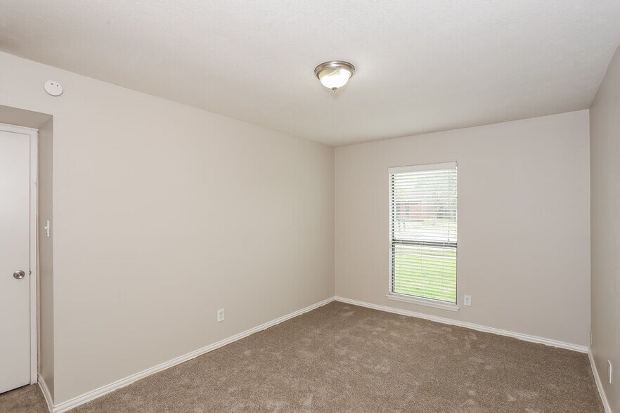 Building Photo - 616 Prairie Ln