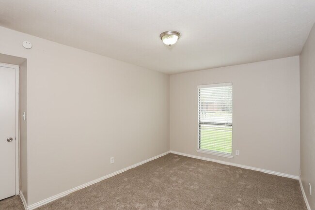 Building Photo - 616 Prairie Ln