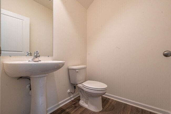 Building Photo - Beautiful newly constructed 3 bed and 2.5 bath townhouse with garage in the heart of jonesborough.