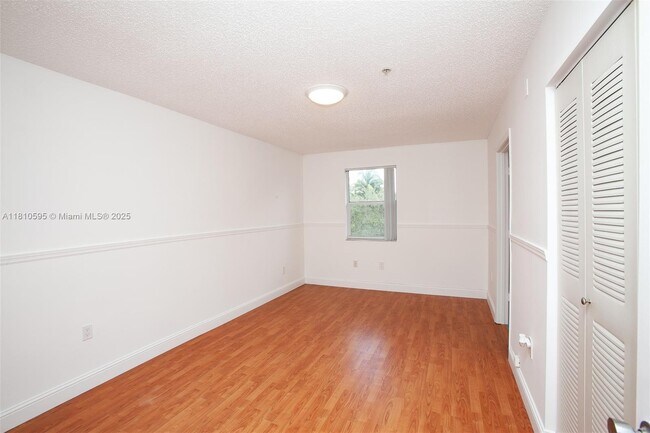Building Photo - 771 N Pine Island Rd
