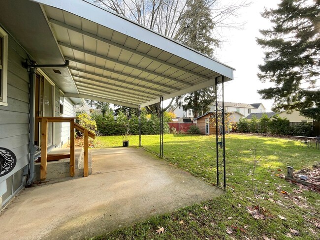 Building Photo - Charming Mid-Century Ranch with Large Yard and Attached Garage