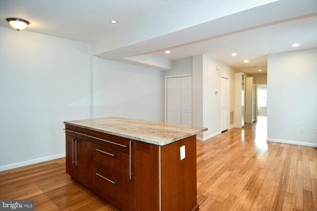 Building Photo - 737 Morton St NW