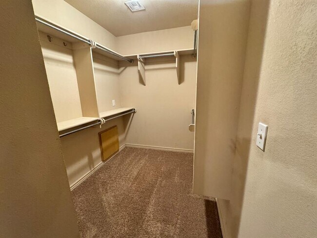 Building Photo - 1424 Teakwood Dr