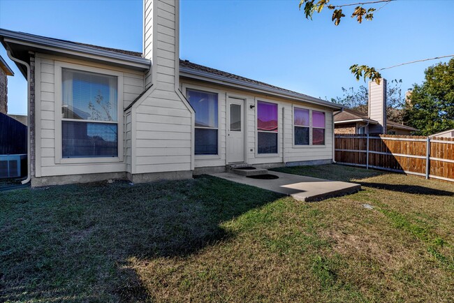 From this yard, you will be able to see the Ft Worth Skyline at night. - 416 Windy Hill Ln