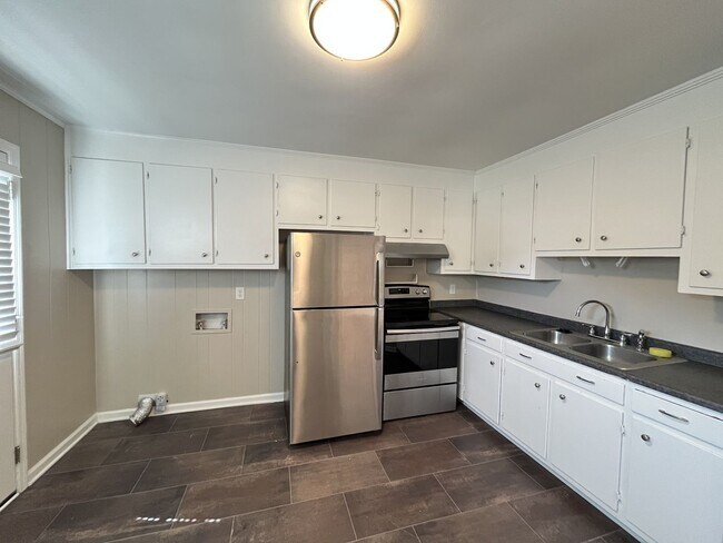 Building Photo - COMING SOON! 2 Bedroom Duplex Close to MTS...
