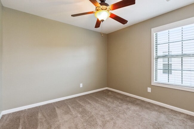Building Photo - 1275 Golden Eagle Way