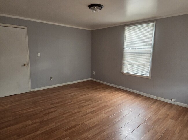Building Photo - 294 Pursley St