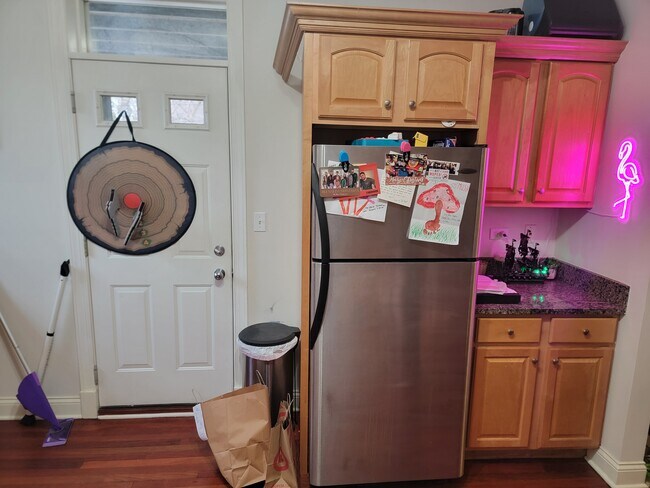 Building Photo - 7627 N Greenview Ave