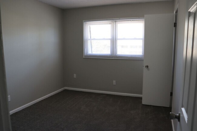 Building Photo - 731 Old Liberty Rd