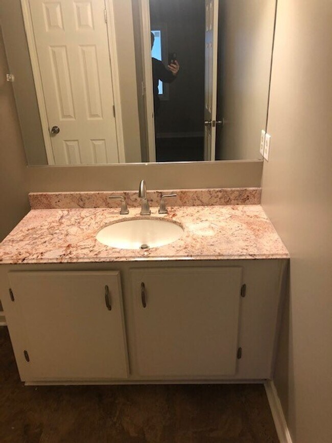 Building Photo - Renovated 3 Bedroom 2 Bath Home for Rent!!