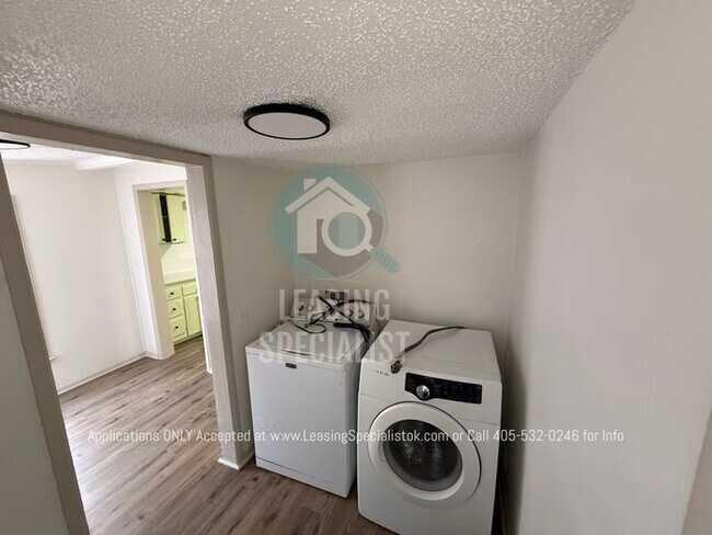 Building Photo - Charming South East OKC Home AVAILABLE FOR IMMEDIATE MOVE IN!