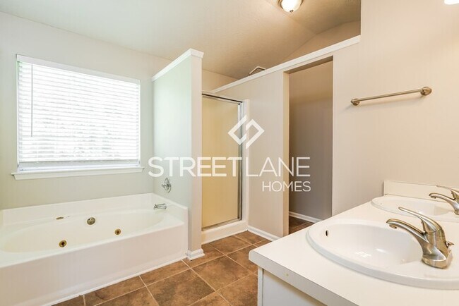 Building Photo - Charming 3 Bedroom in Atlanta!