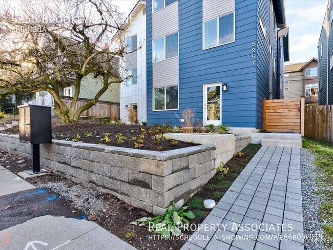 Building Photo - 5255 Brooklyn Ave NE