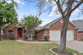 Building Photo - 4303 Lone Oak Dr