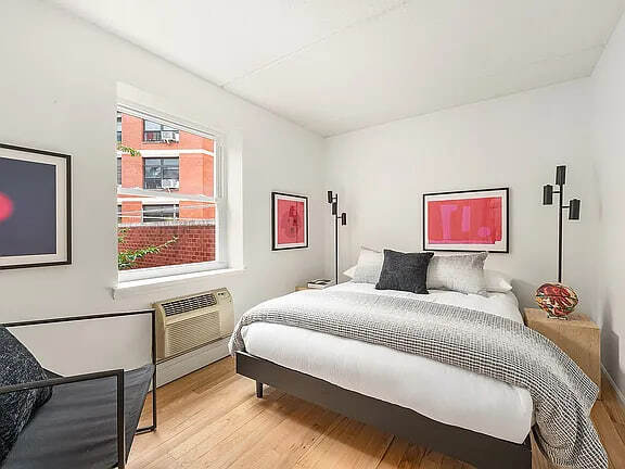 Building Photo - 6 Renaissance Ct