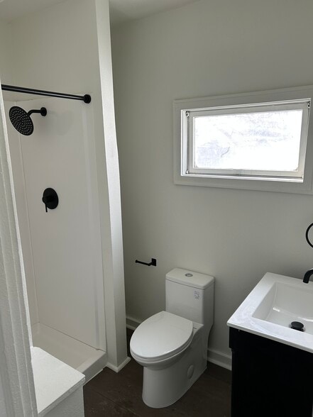 Building Photo - 232 Ferris St