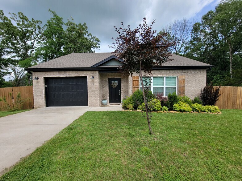 Building Photo - 17 Eastleigh Cir