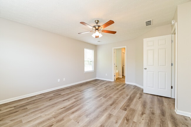 Building Photo - 313 Sarasota Ln
