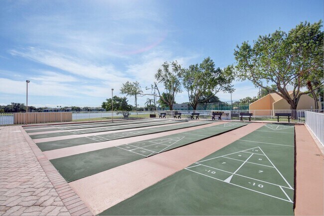 Building Photo - 15217 Lakes of Delray Blvd