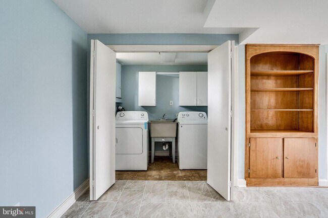 Building Photo - 5001 Ninian Ct