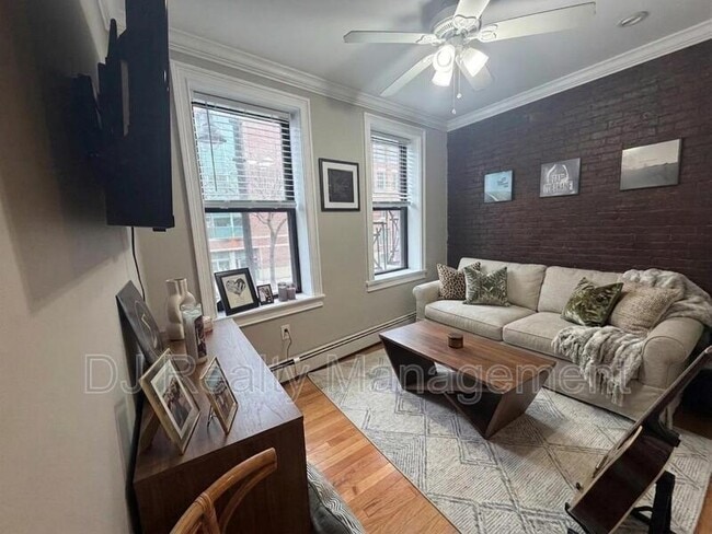 Building Photo - 466 Commercial St