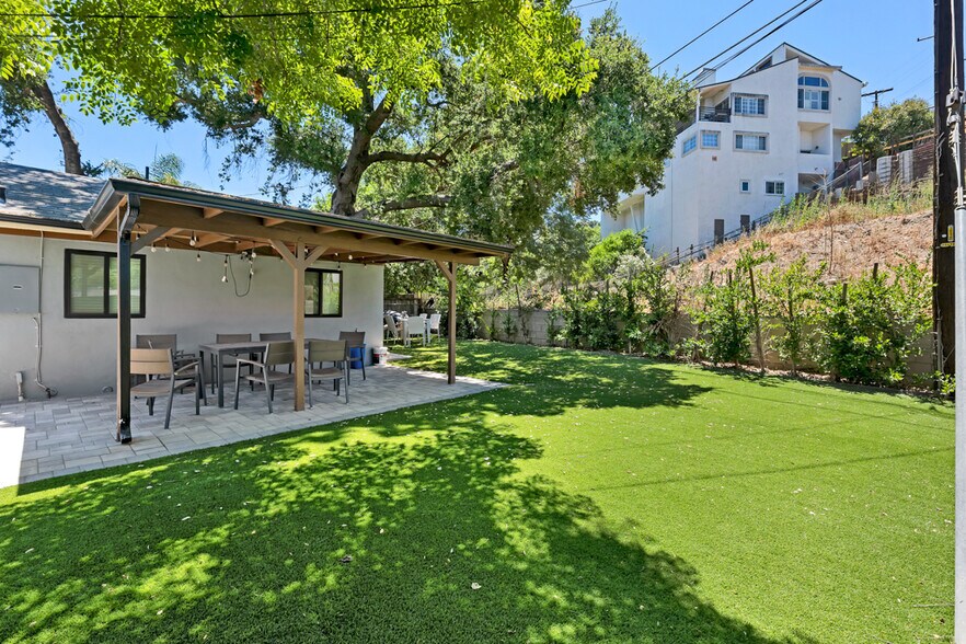 Building Photo - 5125 Canoga Ave