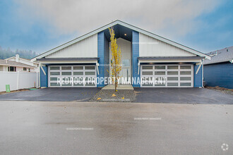 Building Photo - 710 S Crescent Ln