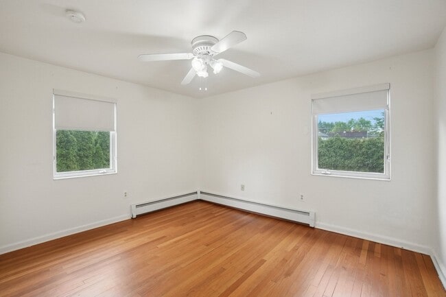 Building Photo - 34 Lewis Dr