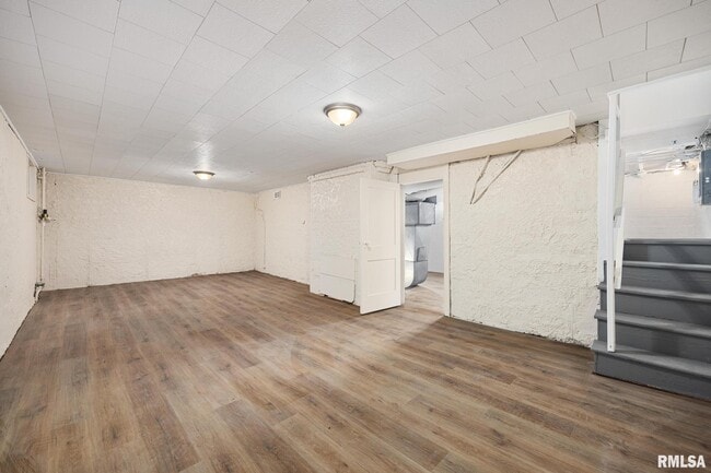 Building Photo - 400 E Virginia Ave