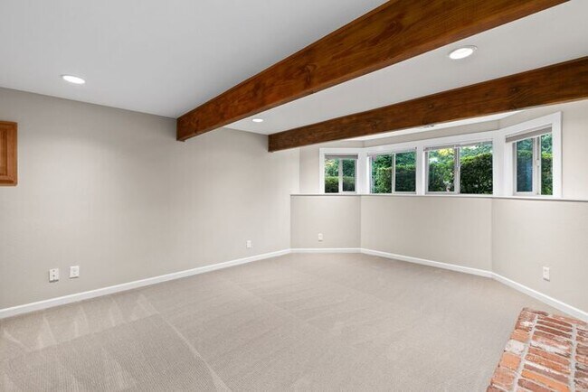 Building Photo - Air Conditioned Urban Retreat in Whispering Pines
