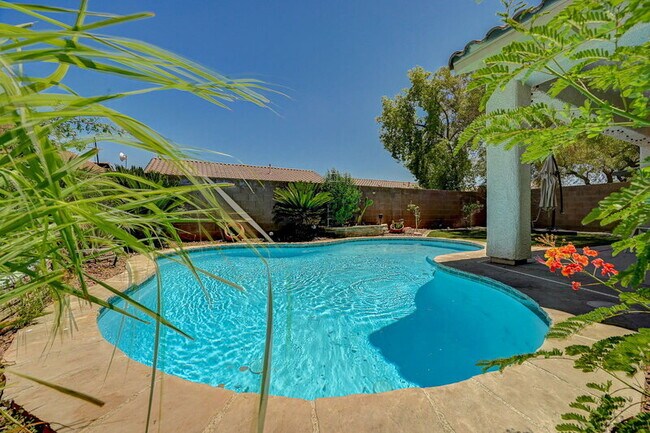 Building Photo - 10588 Isola Bella St