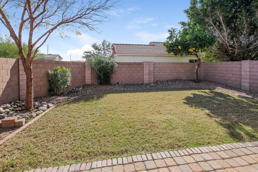 Building Photo - 1111 W Wagoner Rd