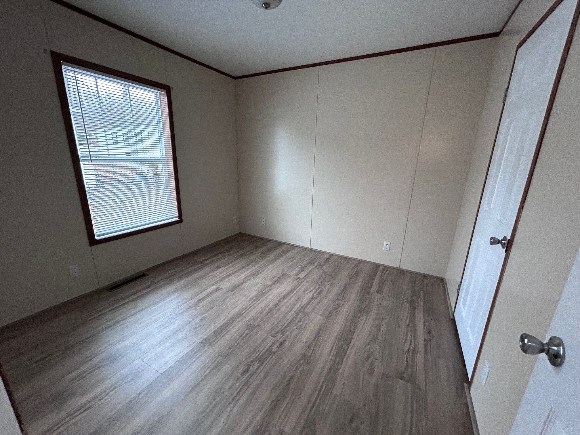 Building Photo - 5 Oak Tree Ln