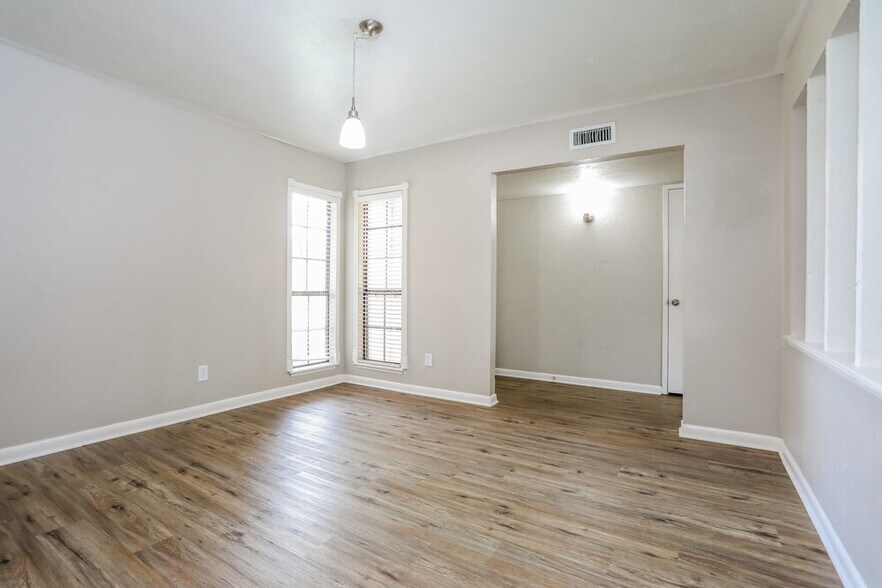 Building Photo - 4141 Yellowleaf Dr