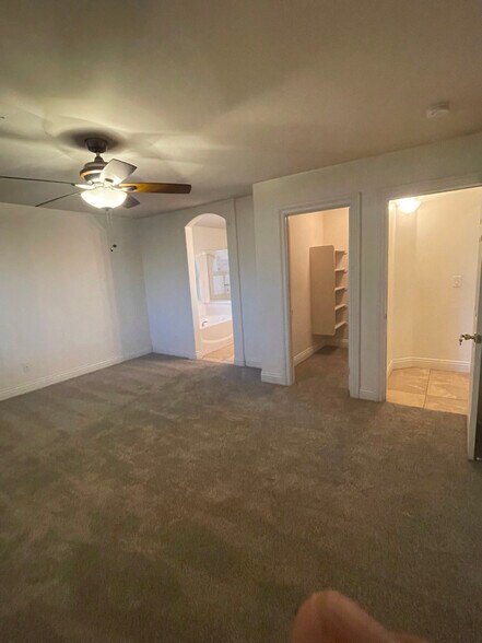 Building Photo - 6228 Farica St