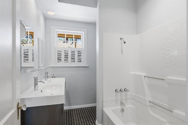 Building Photo - 2516 Shirley Ave