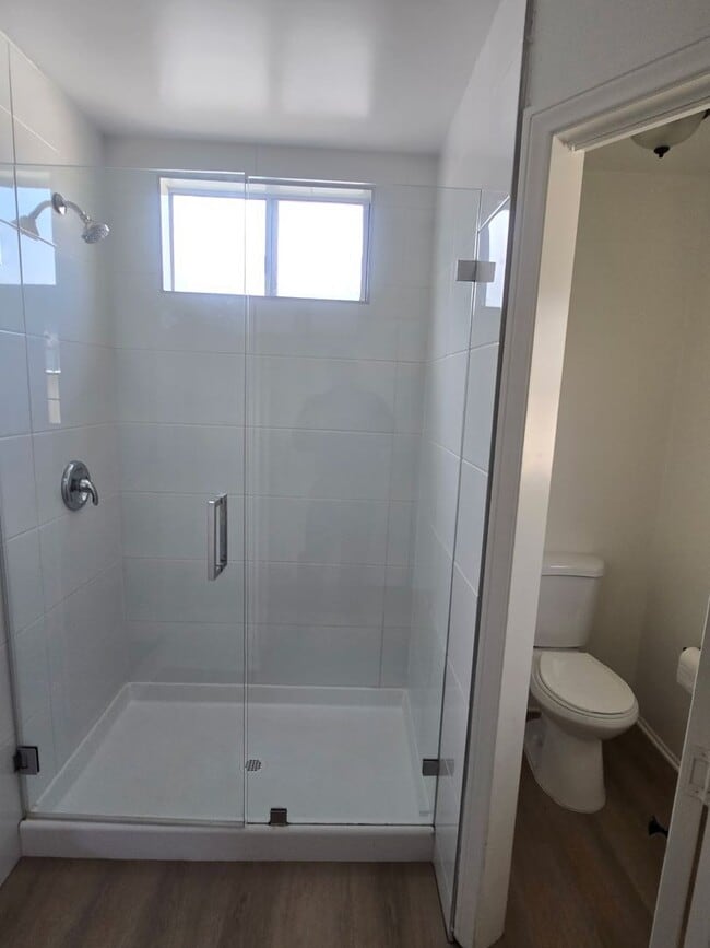 Building Photo - ORANGE OLD TOWN PLAZA  3 BEDROOM 2 BATH HO...