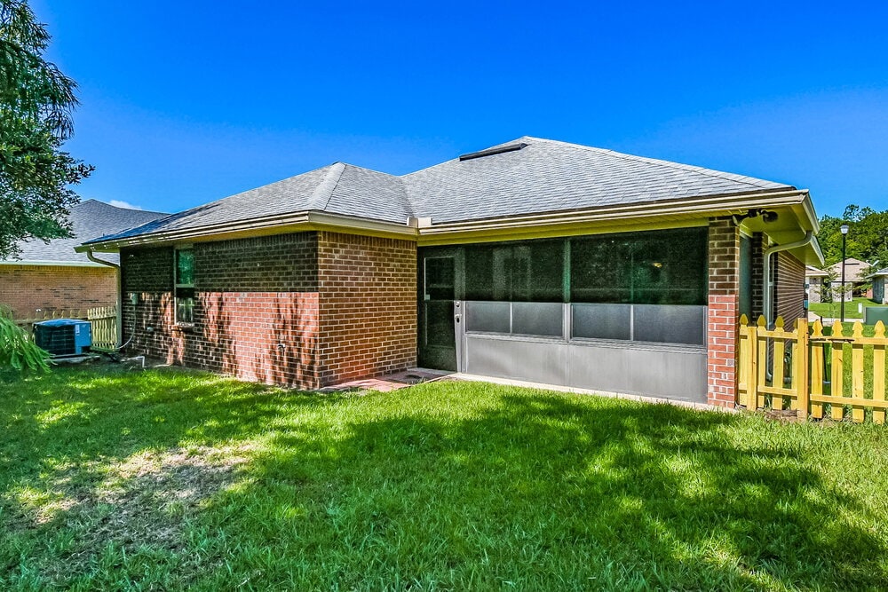Building Photo - 2195 Thornbrook Dr