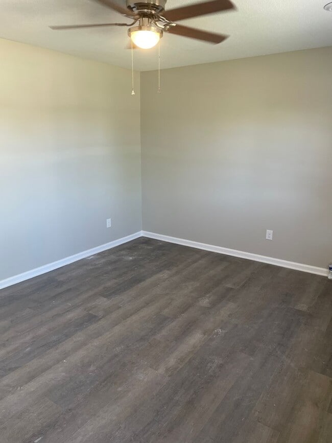 Building Photo - 1008 Claremont Ave NE