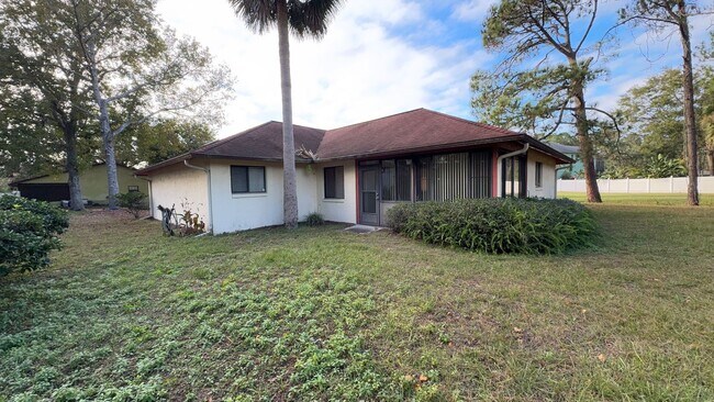 Building Photo - This amazing home located in the S Section of Palm Coast
