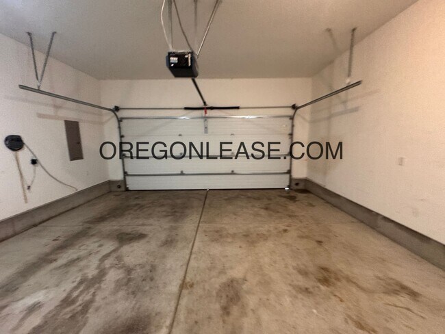 Building Photo - North Eugene 3/2 bath home