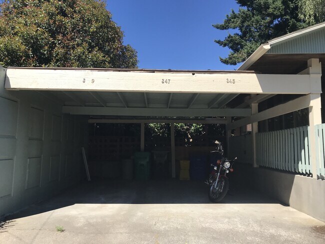 Building Photo - Zh345-349